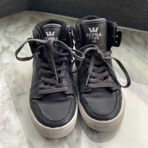 Gently worn Supra height top gray boys sneakers size 13! Worn 3 times!